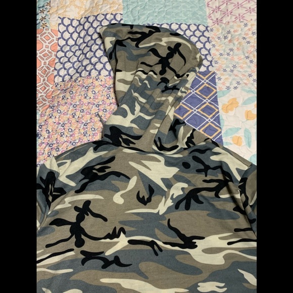 Medium camo hoodie women’s - Picture 3 of 4